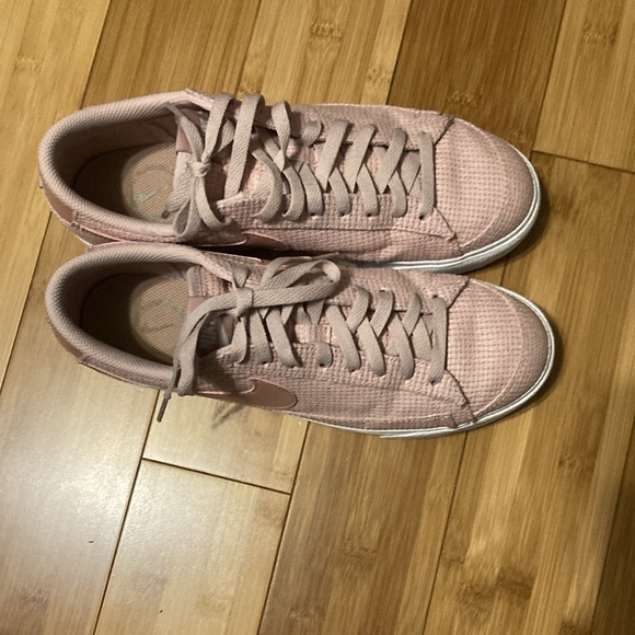Nike Blazer Low Platform ESS Pink Oxford Summit/Rose Whisper Women’s Size 10 - Picture 3 of 9